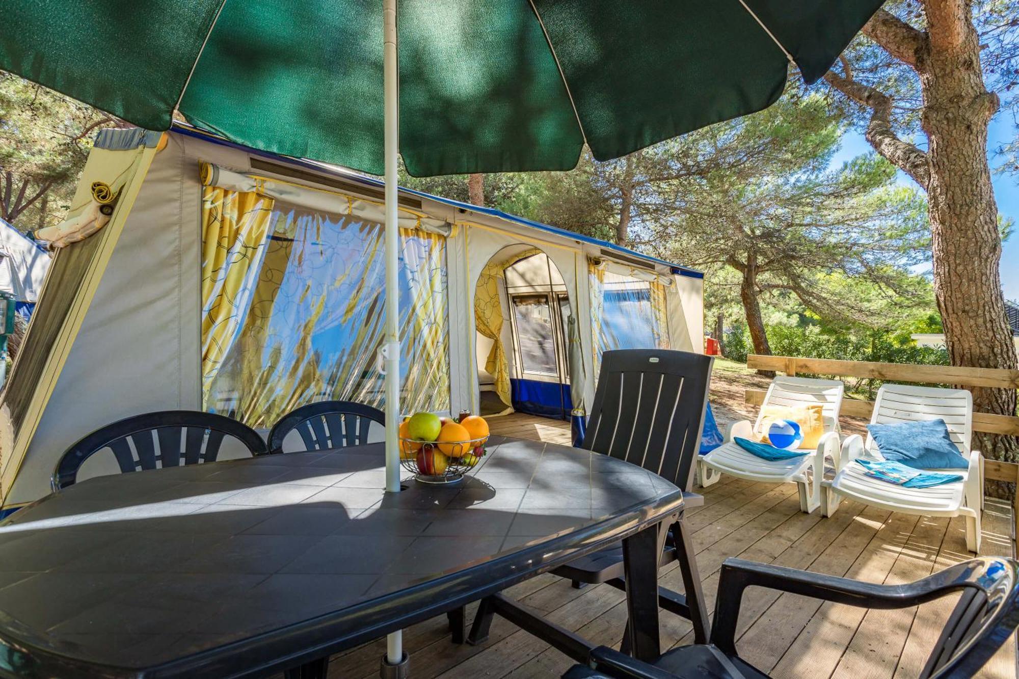 Easyatent Bungalow Tent Lanterna Červar-Porat Quarto foto