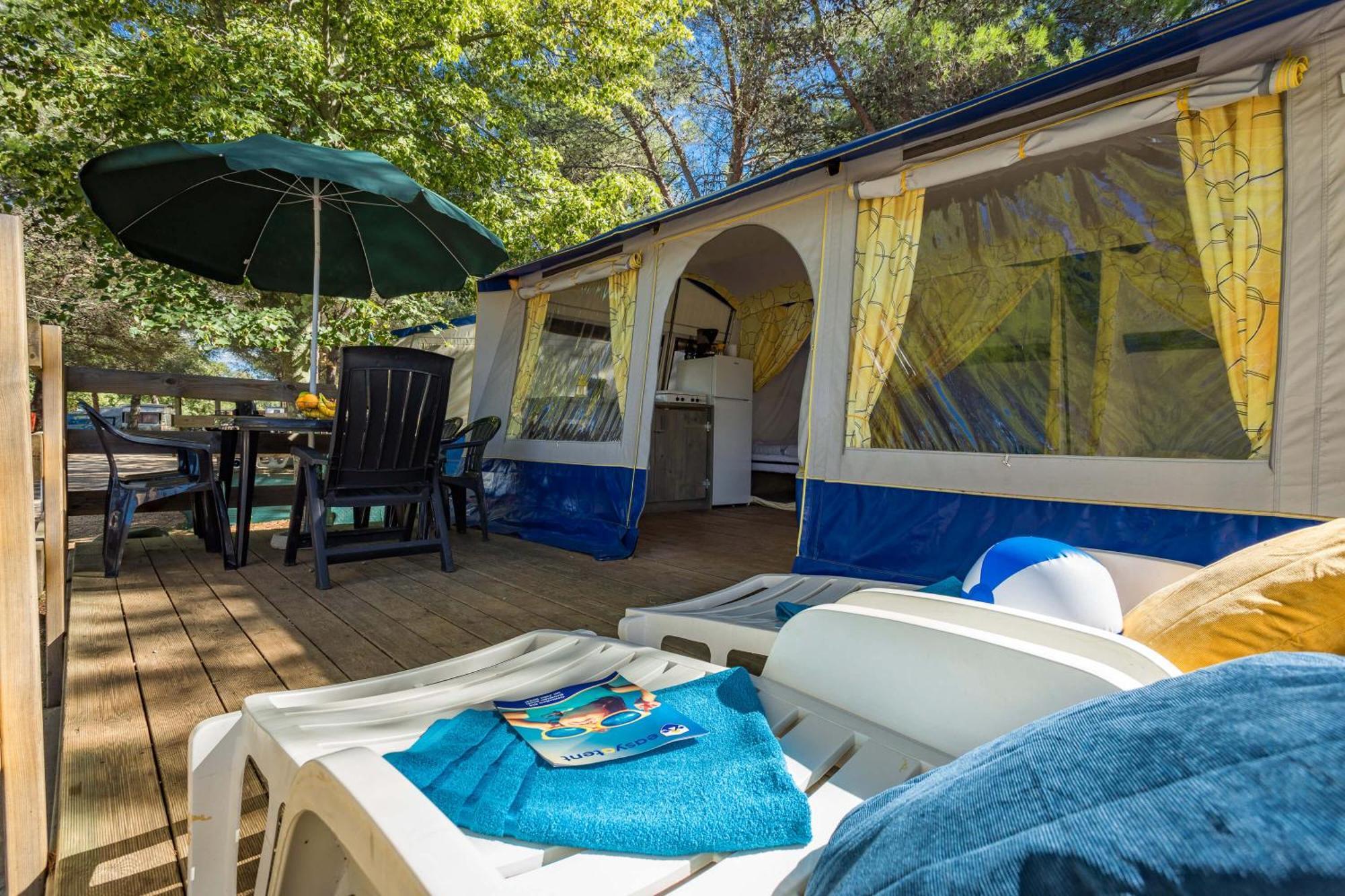 Easyatent Bungalow Tent Lanterna Červar-Porat Quarto foto