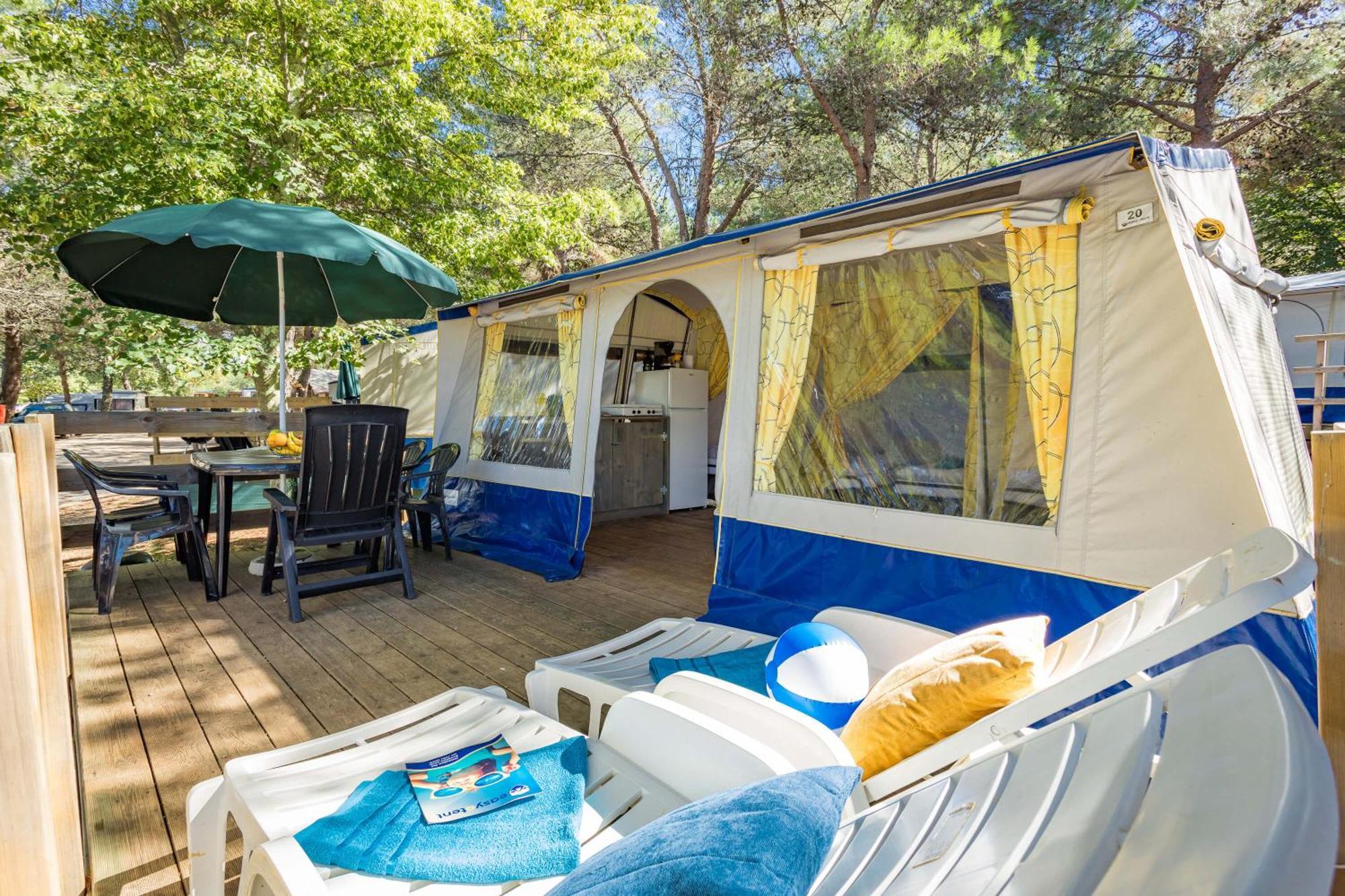 Easyatent Bungalow Tent Lanterna Červar-Porat Quarto foto