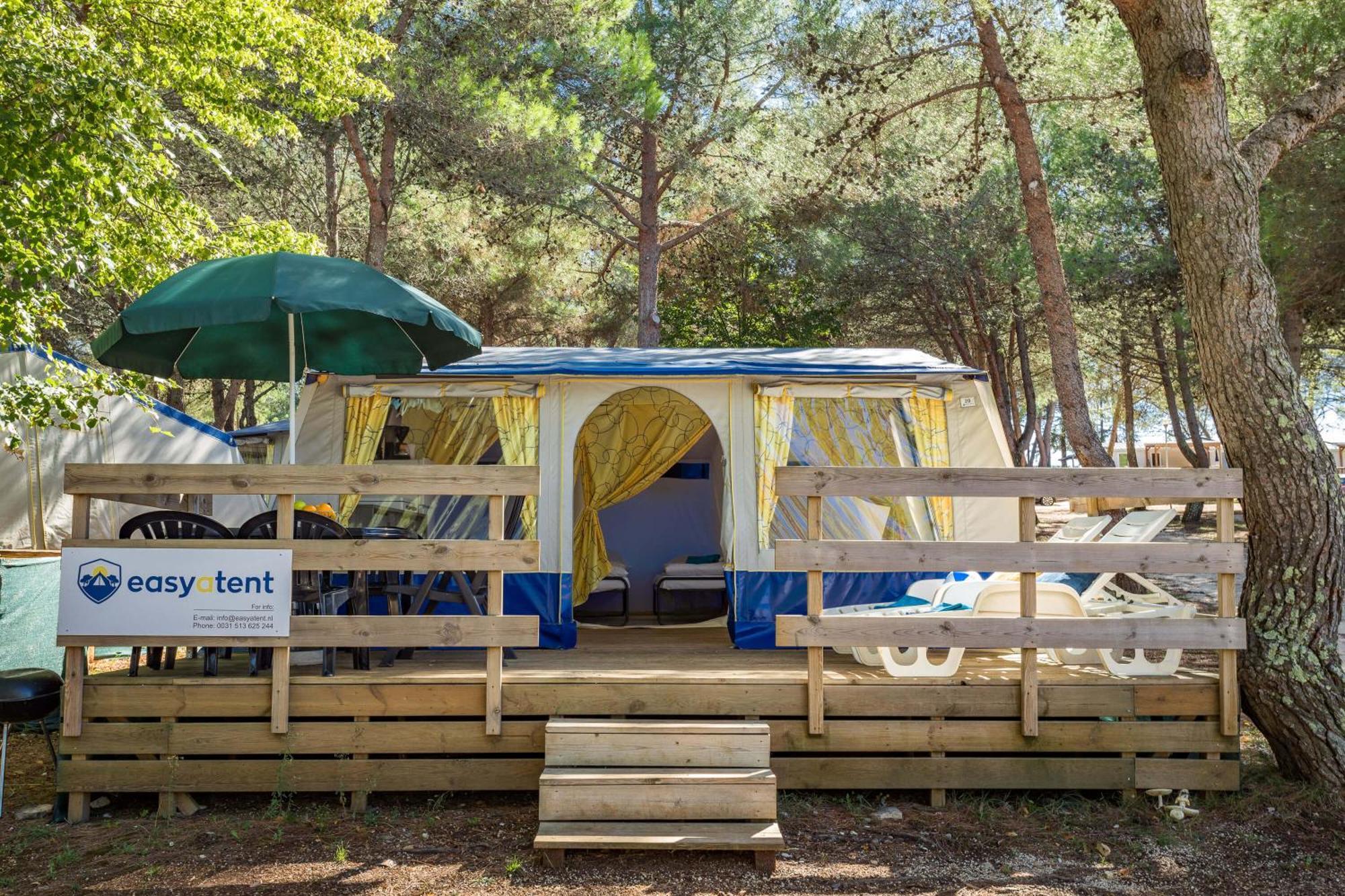 Easyatent Bungalow Tent Lanterna Červar-Porat Quarto foto
