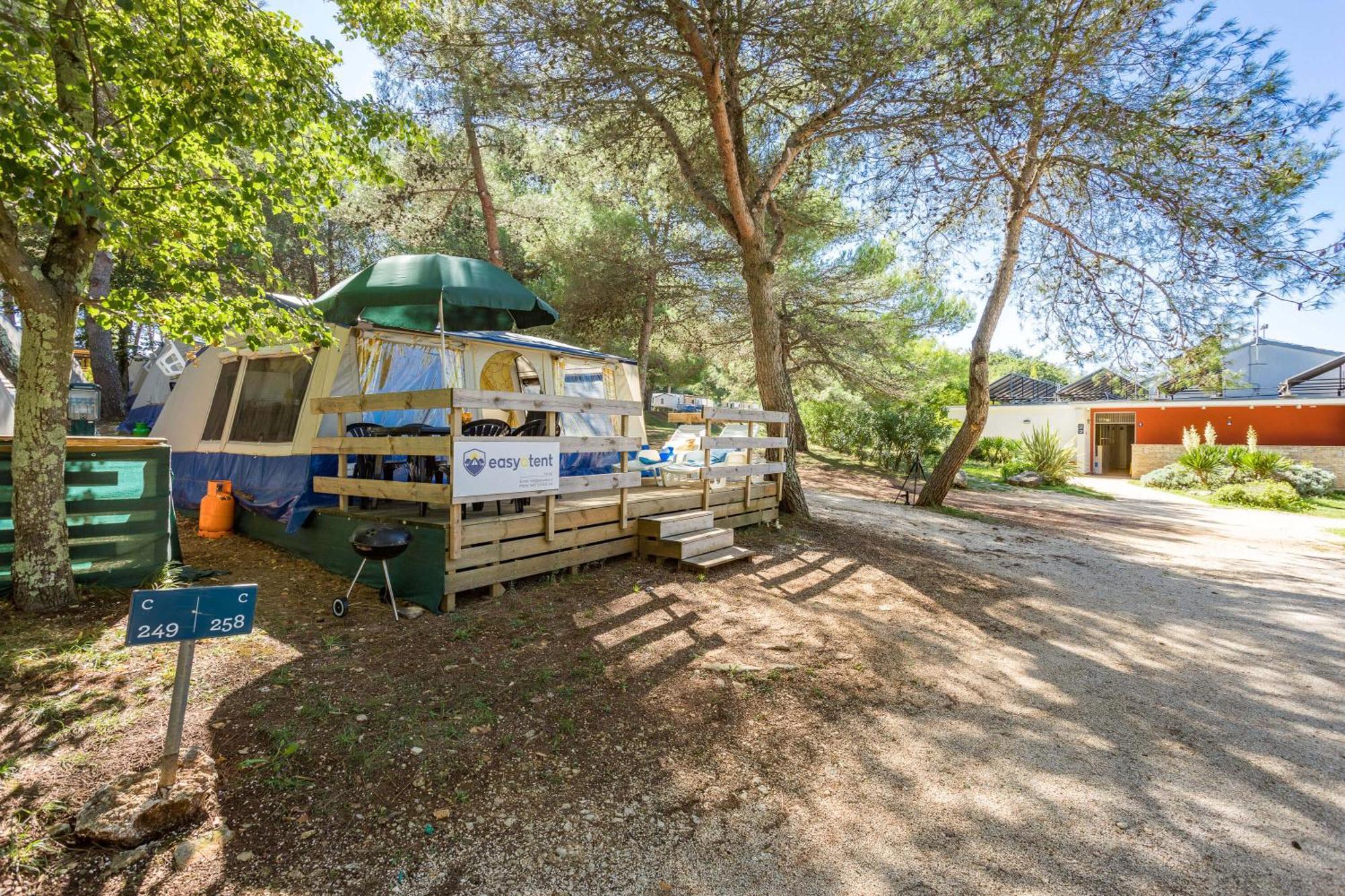 Easyatent Bungalow Tent Lanterna Červar-Porat Quarto foto